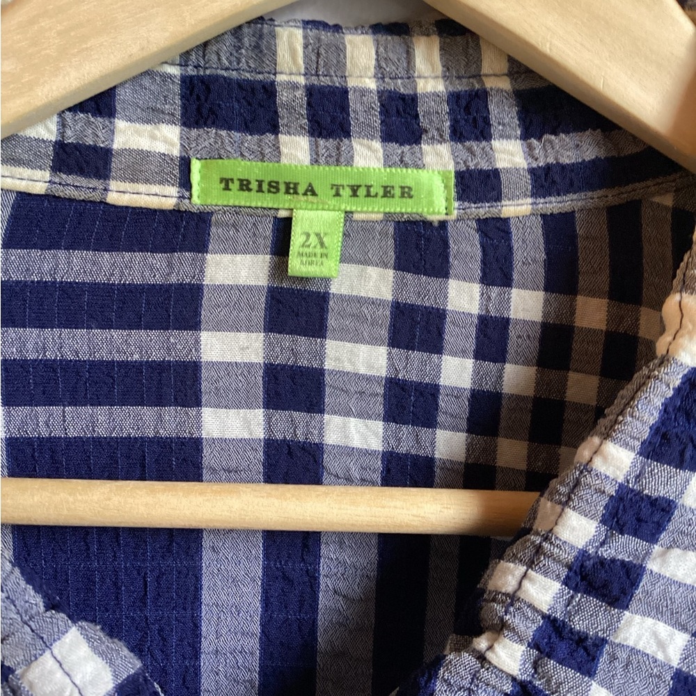 Trisha Tyler Button down - Picture 2 of 11